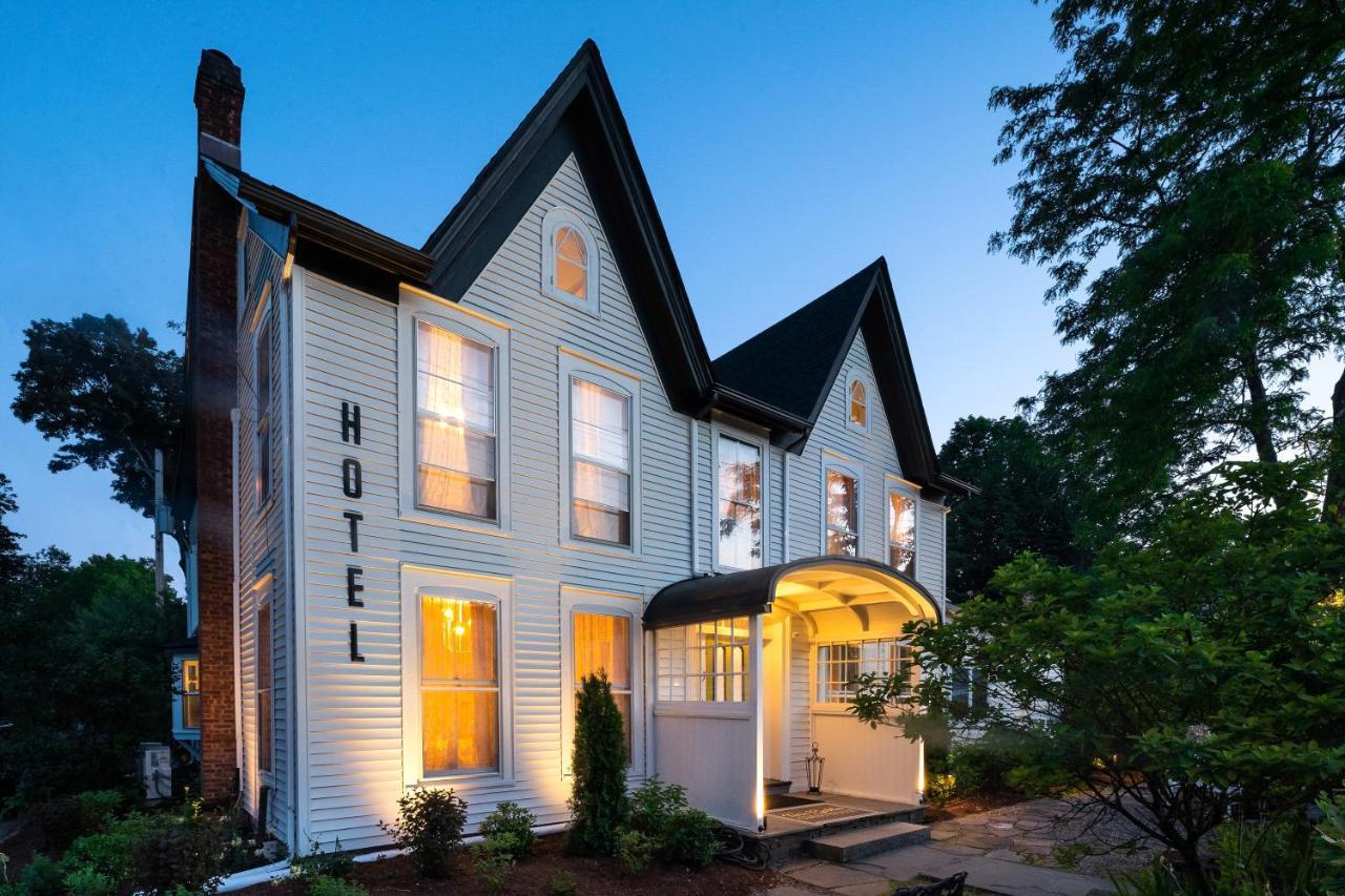 Twin Gables Of Woodstock Hotel Bagian luar foto