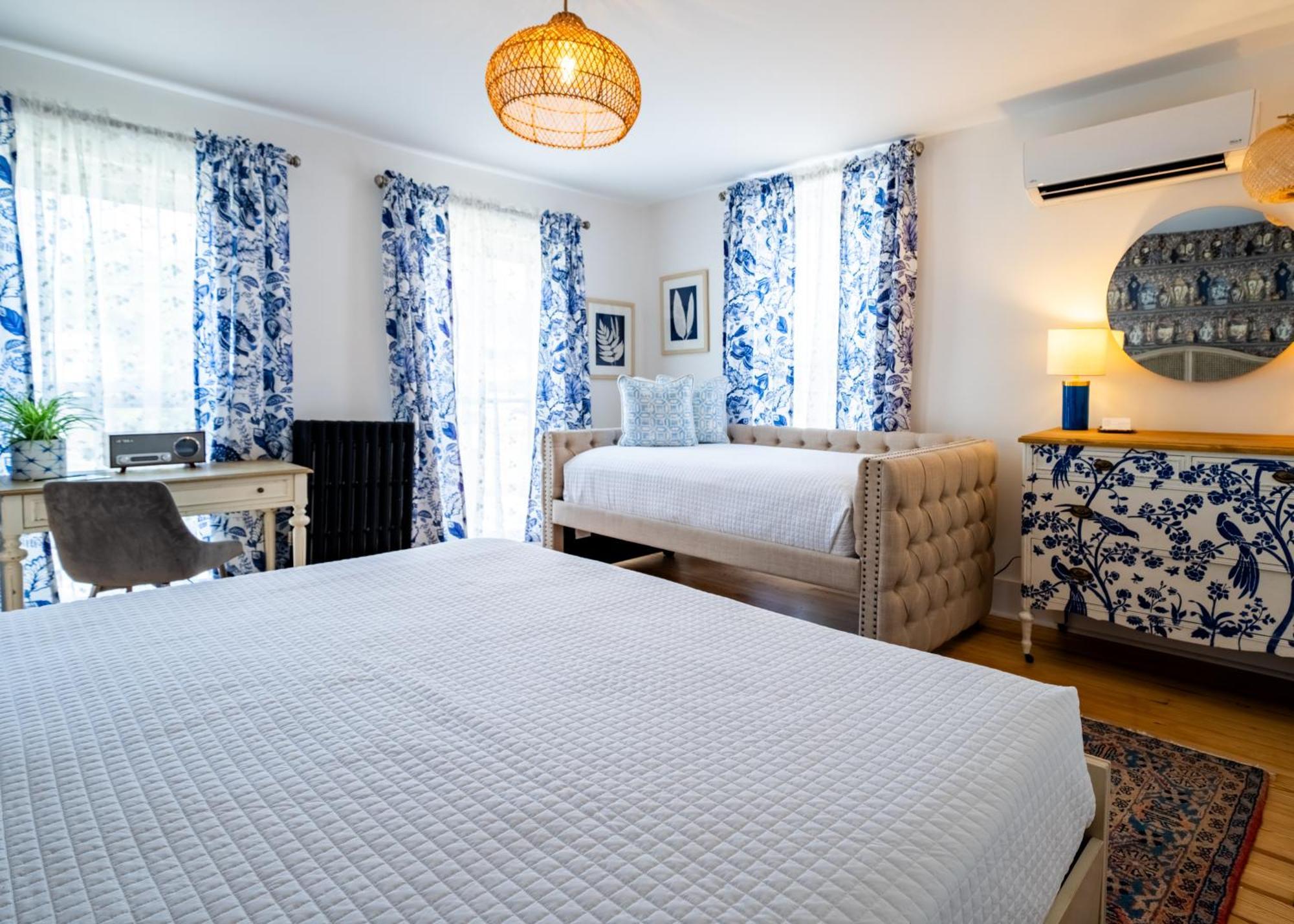 Twin Gables Of Woodstock Hotel Bagian luar foto