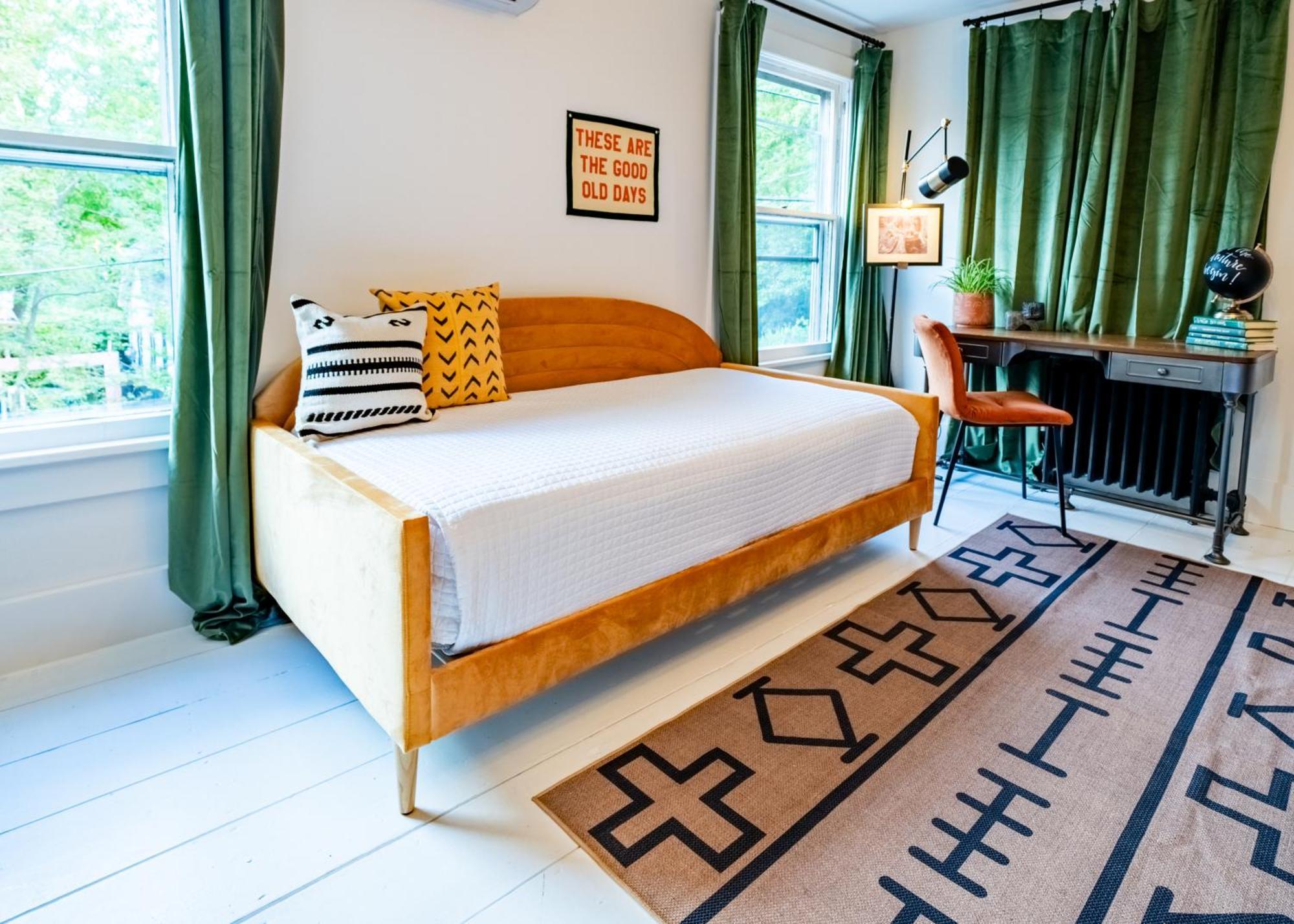 Twin Gables Of Woodstock Hotel Bagian luar foto